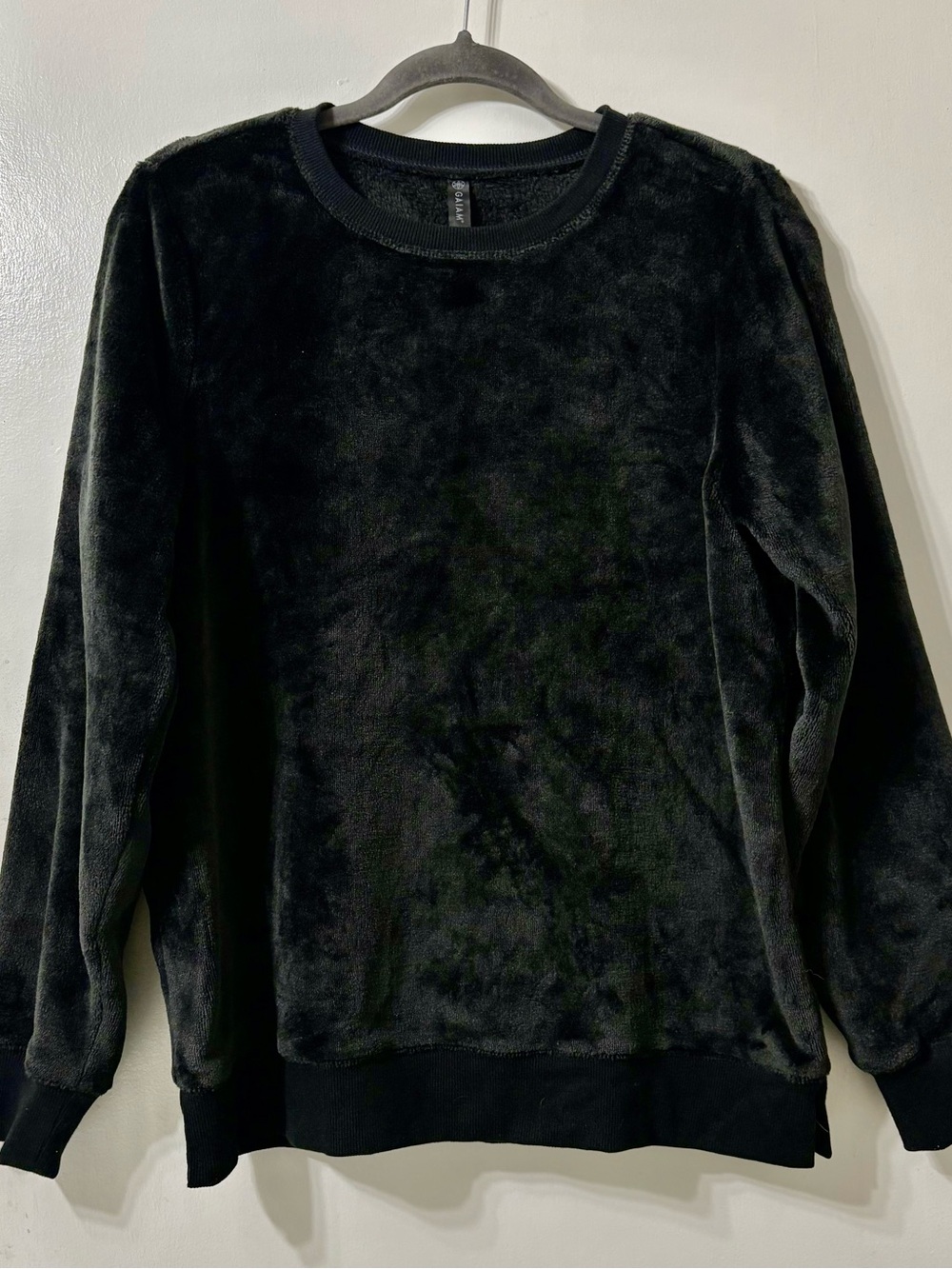 GAIAM Men's Plush Crewneck Sweater in Black